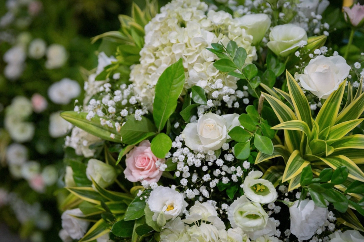 Bridal bouquet with garden roses and trailing greenery